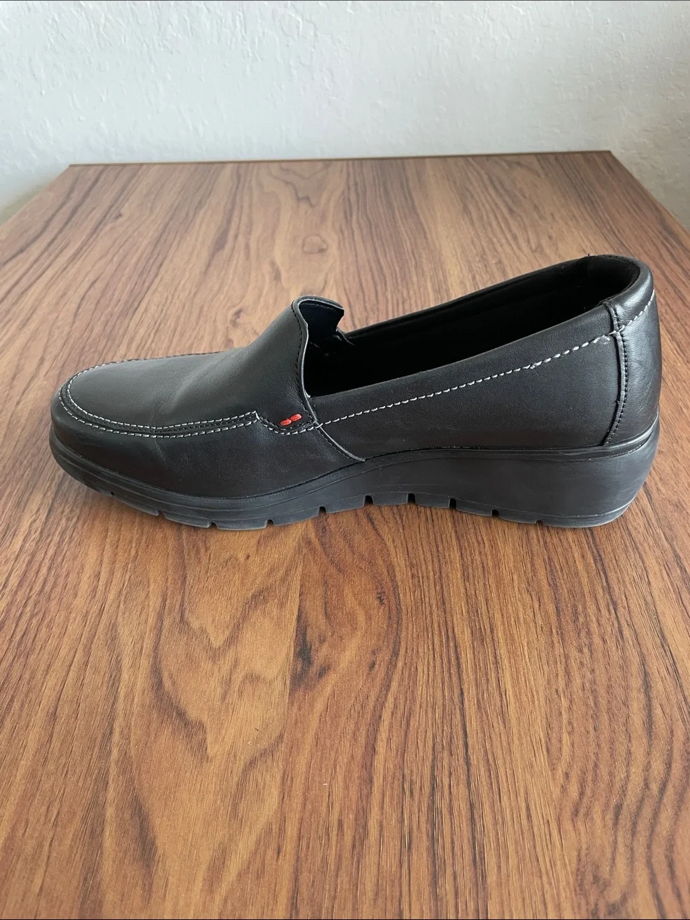 Flexi Black leather Slip-On Leather Loafers
